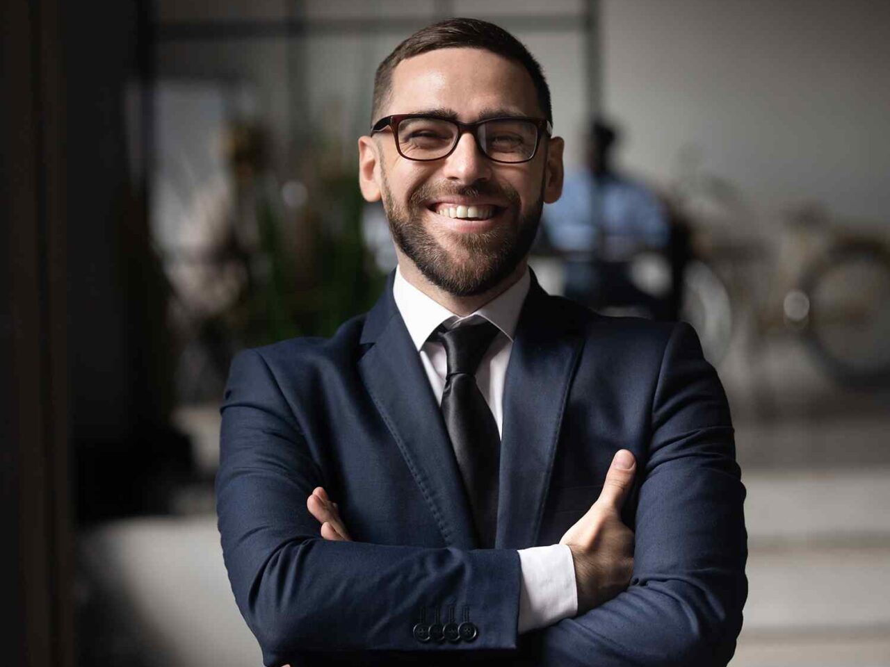 https://www.hireforce.in/wp-content/uploads/2019/02/team_02-1280x960.jpg